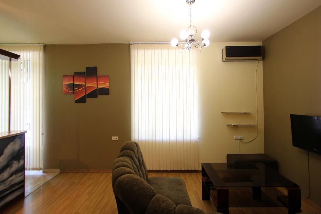 Studio With Balcony On Sayat Nova Avenue يريفان المظهر الخارجي الصورة
