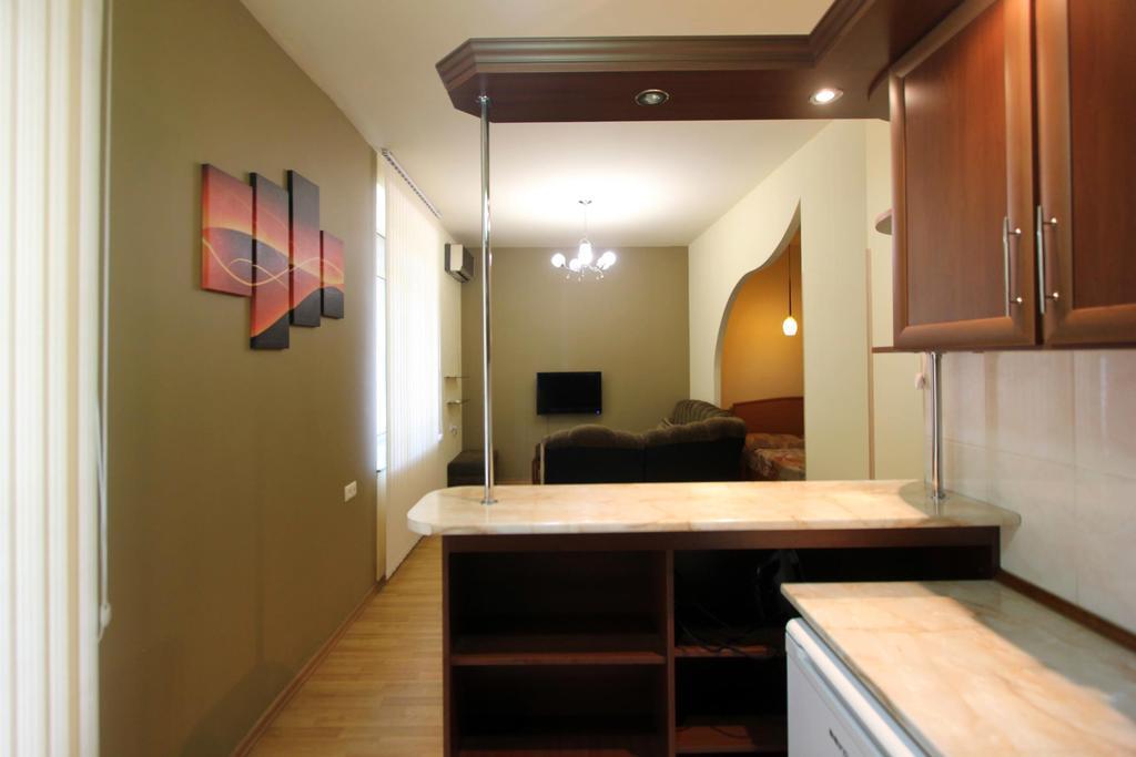 Studio With Balcony On Sayat Nova Avenue يريفان المظهر الخارجي الصورة