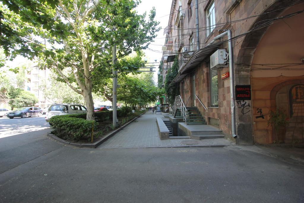 Studio With Balcony On Sayat Nova Avenue يريفان المظهر الخارجي الصورة